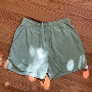 Mens Lululemon 5” Pacebreaker shorts